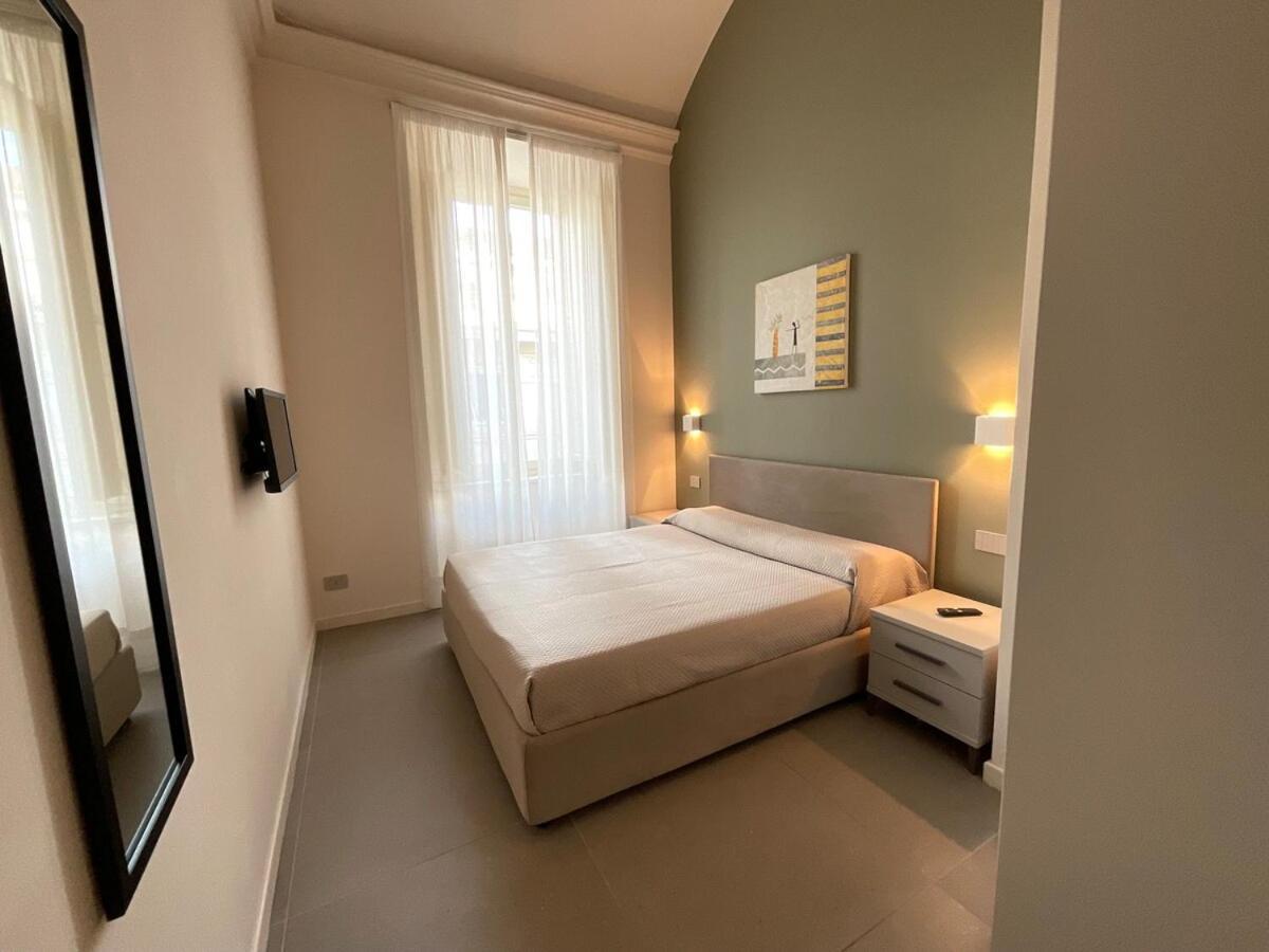 Elegant In Downtown Apartment *