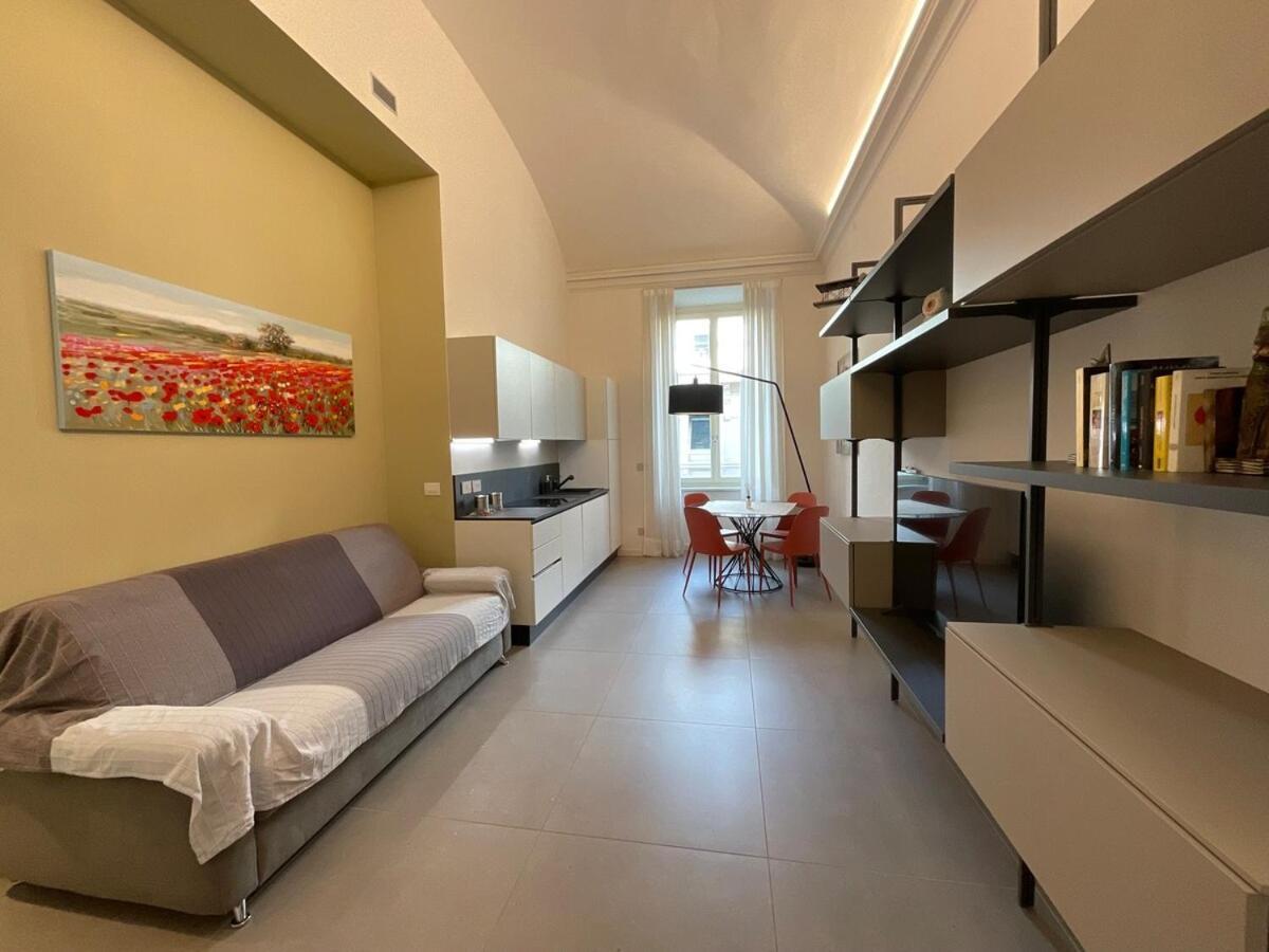 Elegant In Downtown Apartment